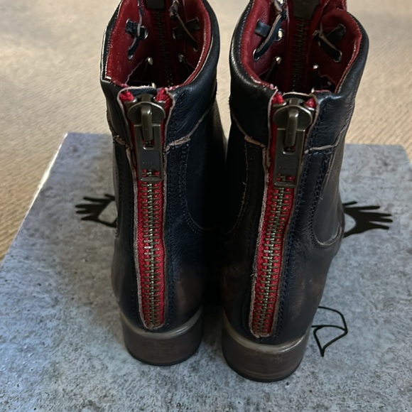 Freebird by Steven Ladies Distressed Leather Boot - Picture 3 of 13